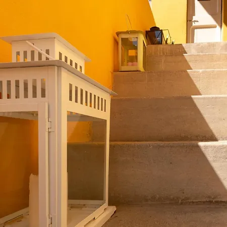 On The By Solutions דירה *